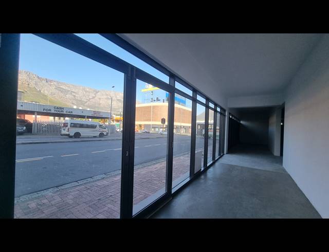 496M² RETAIL TO LET IN WOODSTOCK